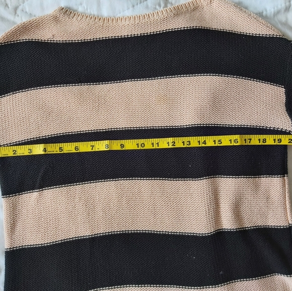 Ann Taylor knit cream and black oversize sweater - Picture 5 of 7
